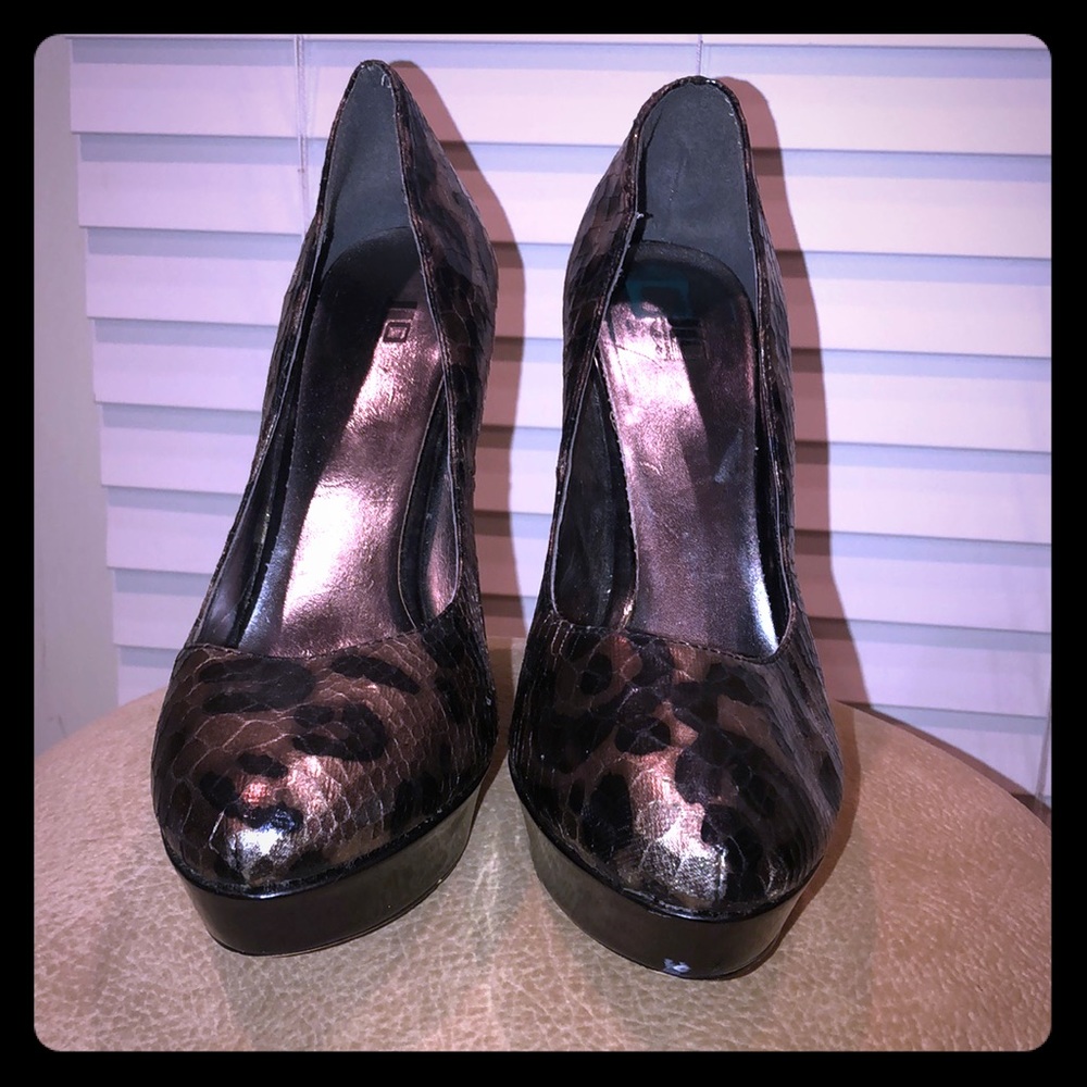 🚂Metallic leopard  platform heels